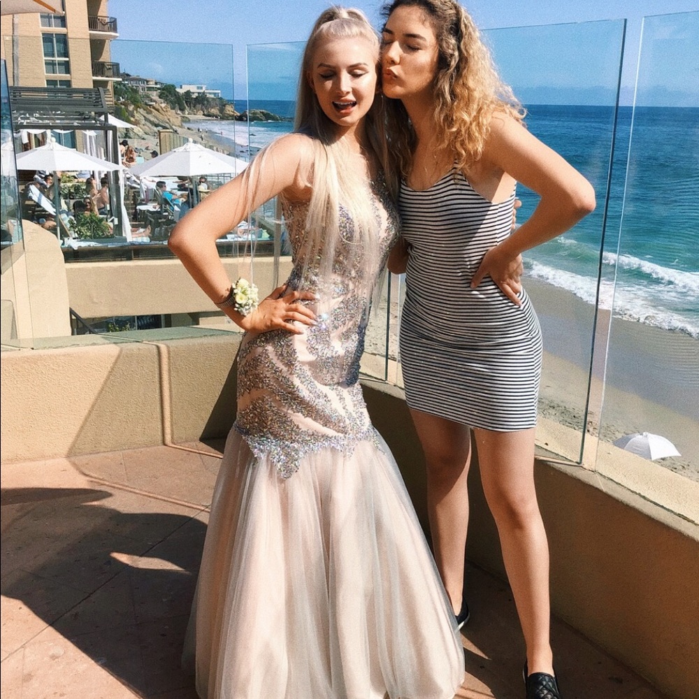 TERANI COUTURE PROM DRESS - Picture 4 of 5